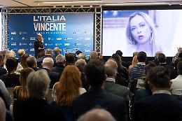 Meloni diserta la festa  Fdi per stare con la figlia:  «Sono anch’io umana»