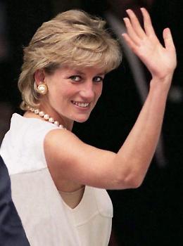 Il mistero dei cappotti di Lady Diana: perché non ne troverai mai uno all’asta