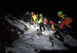 Salvati nella notte due alpinisti bloccati dalla neve
