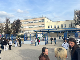 Il liceo "vieta" le e-mail ai docenti nel fine settimana: «Non vanno disturbati»