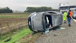 Si scontra col Tir e si ribalta: un ferito al Cto