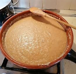 Una deliziosa crema di pane che esalta il bollito di carne