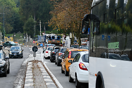  Un attraversamento pedonale rialzato per mettere in sicurezza la rotonda 