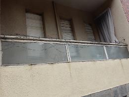 Filo spinato e cancelletti anti-tossici, periferia blindata contro il crimine