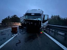 Incidente stradale: Tir impazzito sulla Torino - Aosta, il conducente si salva per miracolo