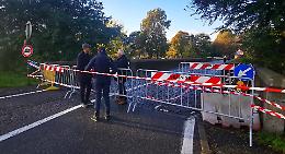 «Il ponte vibra» e il Comune lo chiude subito 
