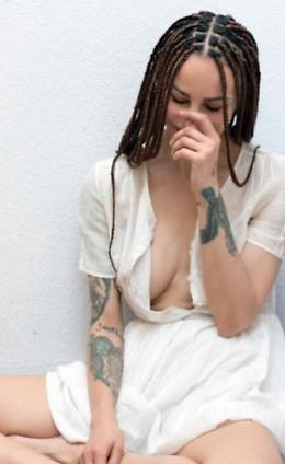 Nina Moric ritrova il sorriso in amore