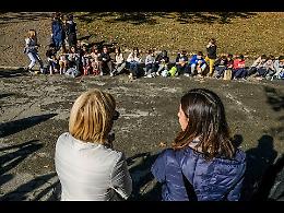 Mense da incubo: i bimbi della  scuola Tommaseo mangiano al parco - IL VIDEO