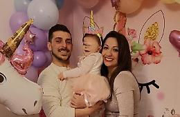 «Non sa che il padre ha ucciso la sua mamma»: ecco come gli psicologi curano la bimba di Rivoli