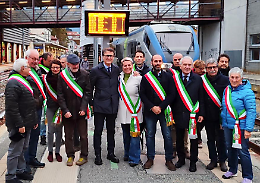 Sindaci, viaggio di gruppo sul treno sovraffollato. Ma da gennaio ci sarà una novità