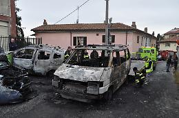 Incendio a Cavoretto, tre veicoli a fuoco e traffico in tilt - IL VIDEO
