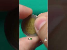 Attenti alla truffa della moneta da 2 euro: ecco come funziona