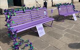 Una panchina viola per la fibromialgia a Casale Monferrato