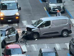 Incidente in centro a Torino, traffico in tilt