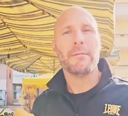 Arrivano le ronde degli "Angeli del bene": le propone un pugile star di TikTok