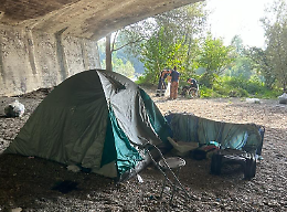 Proiettili, campeggi abusivi e incendi: «Bisogna vietare l’accesso alle sponde»