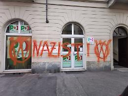 Imbrattata la sede del Pd: "Sono stati i no vax"