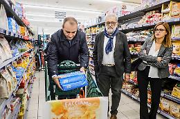 Colletta alimentare, una spesa solidale anche per il sindaco Lo Russo