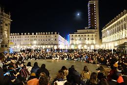 In centinaia in piazza a Torino per pregare per Giulia, uccisa dal suo ex  (TUTTE LE FOTO)