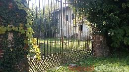 «Un milione per comprare la cascina e abbandonarla»