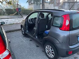 Notte da incubo, i ladri saccheggiano portiere delle auto e benzina 
