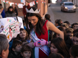 Miss Italia manda in tilt Cervere: bagno di folla e cori da stadio  per Francesca