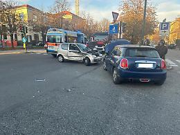Incidente stradale in centro a Torino, feriti due donne e un bimbo