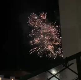 Fuochi d'artificio in strada a Barriera di Milano: «Ora basta, è un inferno»