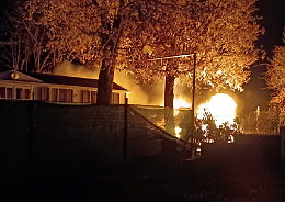 Tre incendi in tre ore, notte di fuoco in Val di Susa. Caccia al piromane