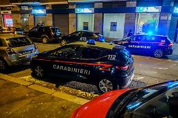 Litigano per la ragazza e lui accoltella il rivale: 20enne grave in ospedale