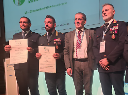 Salvarono una vita, ecco l'encomio a due agenti della polizia locale