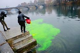 Mole occupata, Po verde, messa interrotta: Torino in balia dei ragazzi del clima