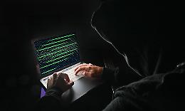 Sedotta sul web e ricattata: «Paga o diffondo le tue foto»