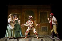 "Arlecchino Furioso": la Commedia dell'Arte incanta il Gobetti durante le feste natalizie