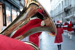 Torino si illumina: la Christmas Street Parade porta l'allegria natalizia nelle vie della città per il 36° anno consecutivo!