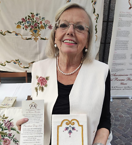 Addio ad Anna Ghigo, la signora del ricamo bandera