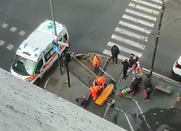 Autobus abbatte il cartello: colpite e ferite due donne