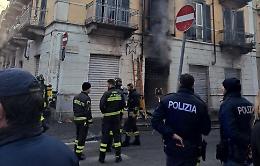 Fuoco e fiamme in via Monterosa. Una donna anziana è rimasta intossicata