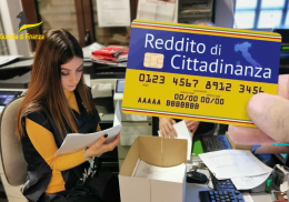 «Il Reddito di cittadinanza è incostituzionale». E si blocca il processo sulla maxi truffa
