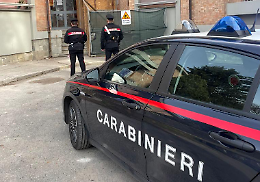 Omicidio in cantiere: spinge il rivale giù dalle scale e lo uccide