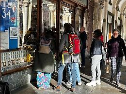 In piazza San Carlo? Tutti pazzi per il presepe meccanico