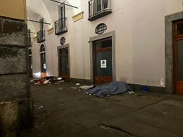 Invisibili nella città che brilla per Natale