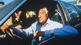 L'orologio al polso ha surclassato il telefonino e Gianni Agnelli lo portava sopra la camicia