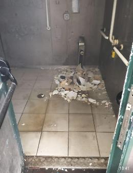 Ancora vandalismo a Barriera di Milano: petardo nei bagni pubblici
