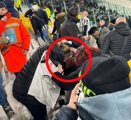 I tifosi della Roma lanciano un seggiolino. Ferito un tifoso della Juventus