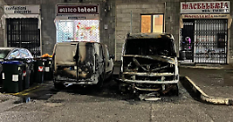 Auto, furgoni e bidoni bruciati: la folle notte delle ordinanze mai rispettate