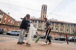 Canti, scope e palette per "ripulire" Barriera di Milano