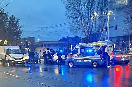 Camion contro volante della polizia, un agente in ospedale