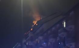 Attico in fiamme, una donna portata in ospedale