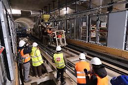 La metro 1 viaggia con un anno di ritardo, i treni a Cascine Vica soltanto nel 2025